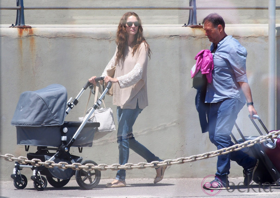 Eugenia Silva llega a Formentera con su hijo Alfonso
