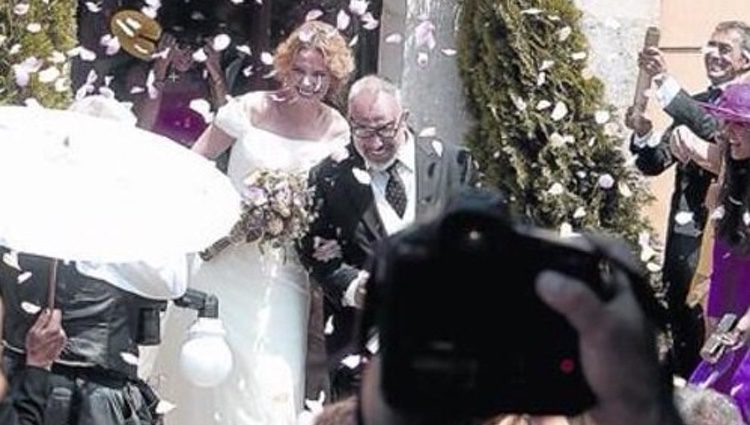 Álex de la Iglesia y Carolina Bang el día de su boda en Gerona