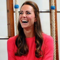 Kate Middleton riendo a mandíbula batiente en un acto oficial