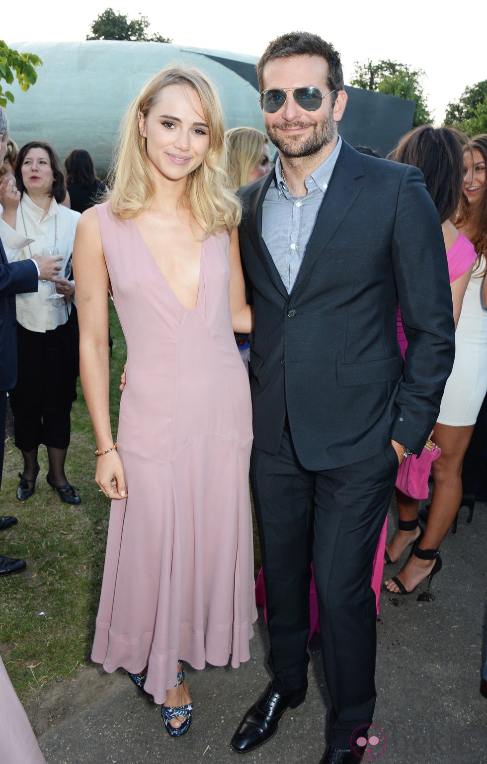 Bradley Cooper y Suki Waterhouse en la Serpentine Gallery Summer Party 2014