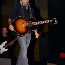 Kevin Costner en su concierto en Barcelona