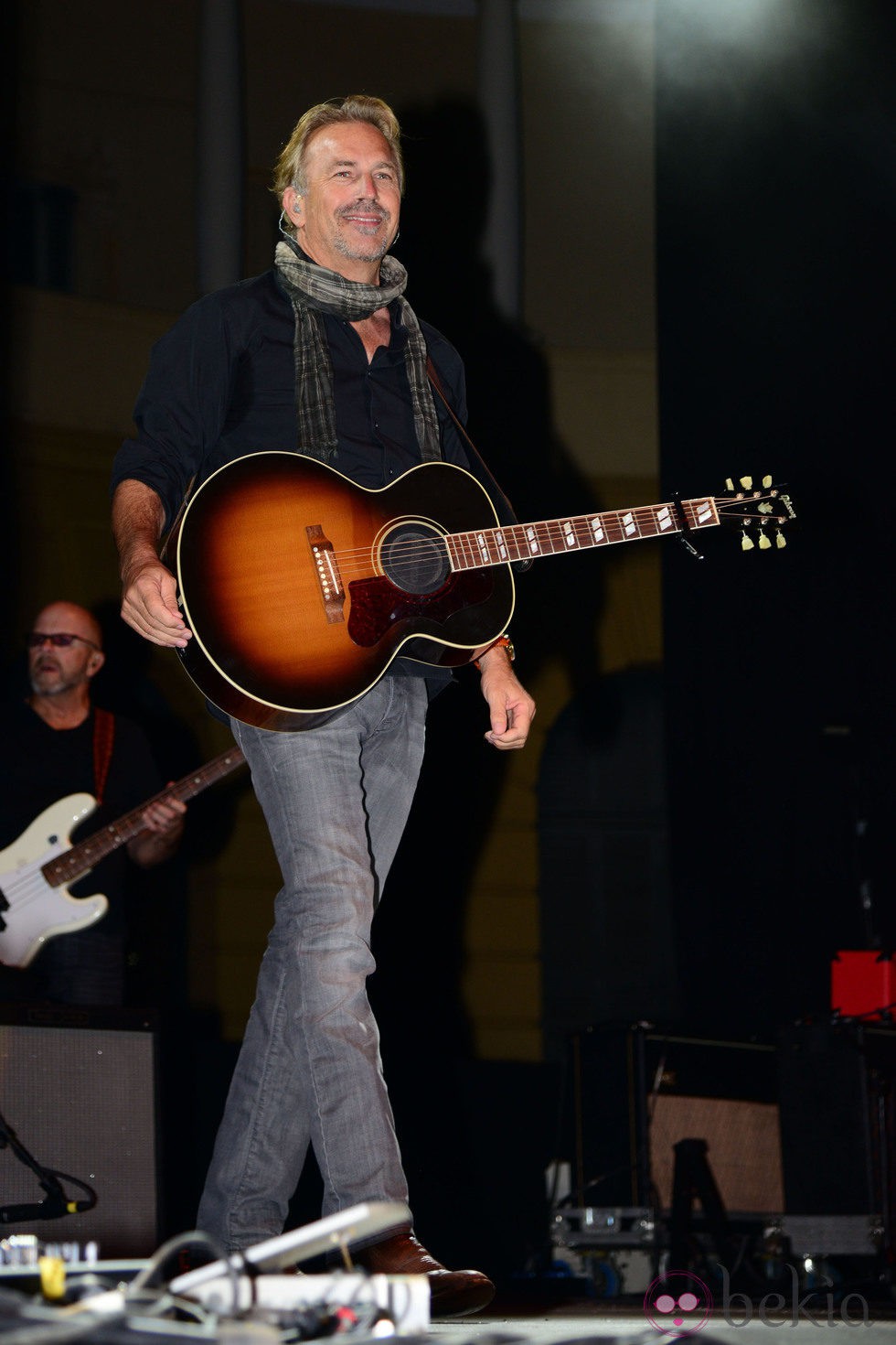 Kevin Costner en su concierto en Barcelona