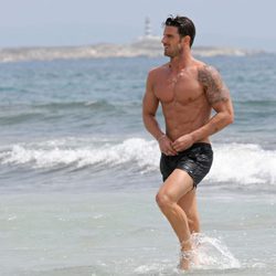 Aitor Ocio con el torso desnudo en Ibiza