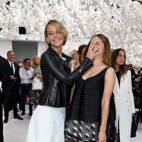 Jennifer Lawrence y Emma Watson en el desfile de Dior de la Semana de la Alta Costura de París otoño/invierno 2014
