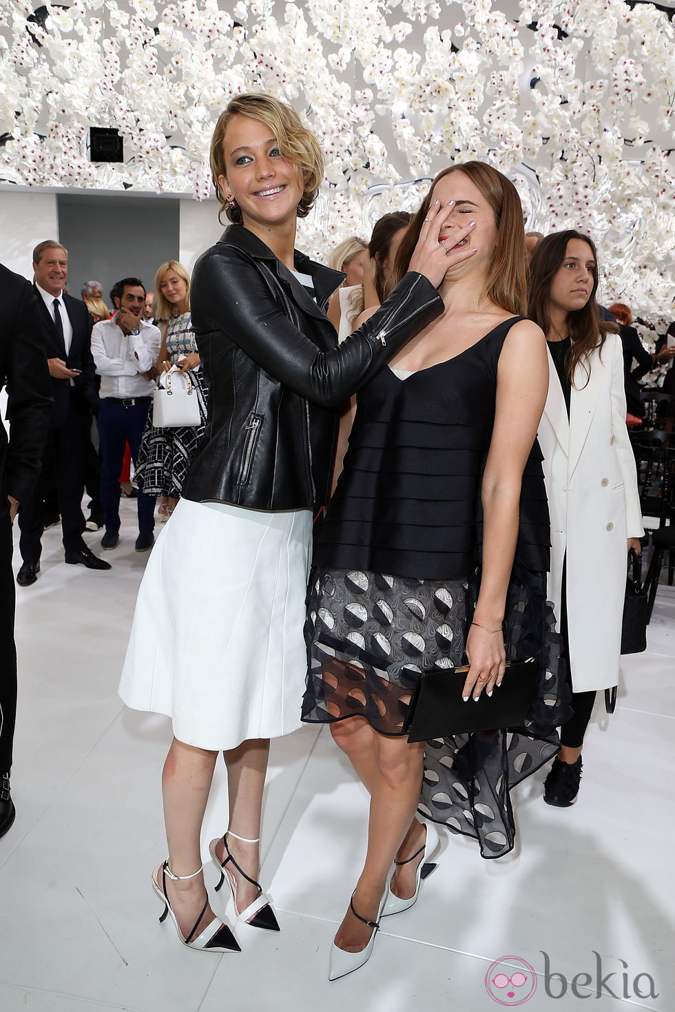 Jennifer Lawrence y Emma Watson en el desfile de Dior de la Semana de la Alta Costura de París otoño/invierno 2014