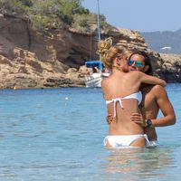 Elisabeth Reyes y Sergio Sánchez, primer chapuzón de casados en Ibiza