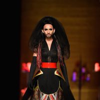 Conchita Wurst desfila para Jean Paul Gaultier en la Semana de la Alta Costura de París