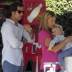 Carla Goyanes y Jorge Benguría con su hijo Carlos en Ibiza