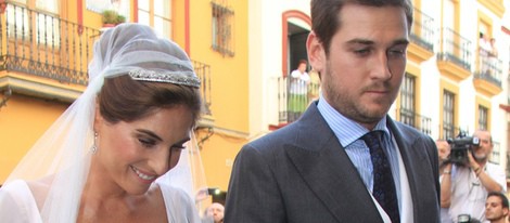Lourdes Montes con su hermano Curro llegando a su boda religiosa con Fran Rivera