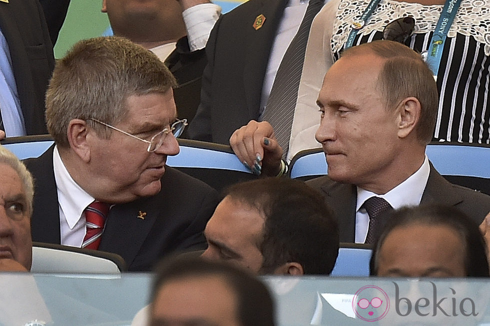 Thomas Bach y Vladimir Putin en la final del Mundial 2014