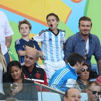 David Beckham con sus hijos Brooklyn, Romeo y Cruz en la final del Mundial de Brasil 2014