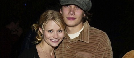 Emilie de Ravin y Joshua Janowicz mostrando su noviazgo en 2002