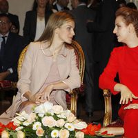 La Reina Letizia y la Princesa Lala Salma visitando un centro de investigación contra el cáncer de Rabat