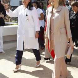La Reina Letizia visitando el Rabat un centro de investigación contra el cáncer