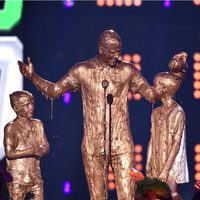 David Beckham con sus hijos Romeo y Cruz Beckham en los Premios Kids' Choice Sports