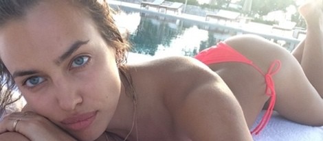 Irina Shayk posa en bikini sin una gota de maquillaje
