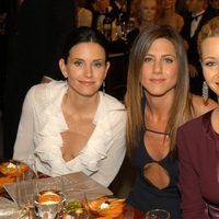 Courtney Cox, Jennifer Aniston y Lisa Kudrow de cena