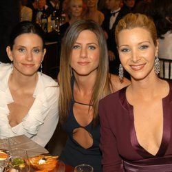 Courtney Cox, Jennifer Aniston y Lisa Kudrow de cena