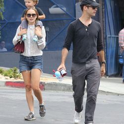 Natalie Portman pasea junto a Benjamin Millepied y su hijo Aleph Millepied