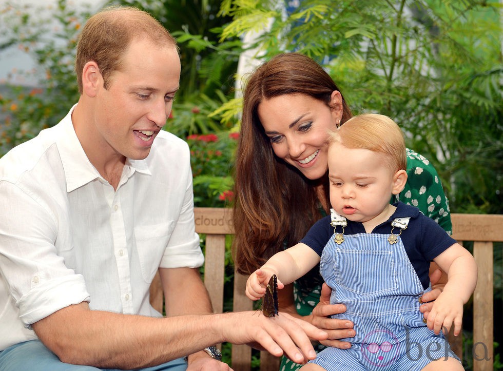 El Príncipe Jorge en su primer cumpleaños junto al Príncipe Guillermo y Kate Middleton