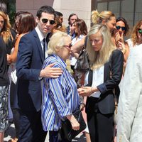Álvaro Rojo Quintana con su novia en el funeral de su abuela