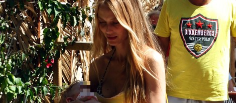 Manuela Puyol en sus primeras vacaciones en Ibiza junto a Vanesa Lorenzo