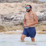 Borja Thyssen pasando el verano en las playas de Ibiza