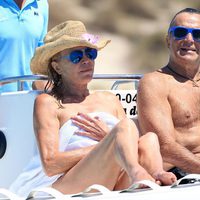 Carmen Cervera y Manolo Segura en un barco en Ibiza