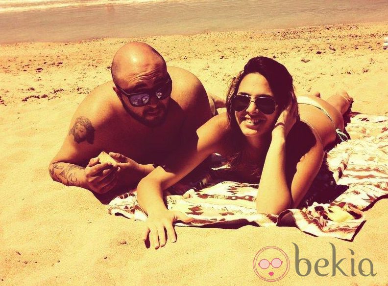 Kiko Rivera y su novia Irene Rosales en la playa