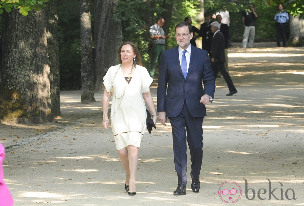 Mariano Rajoy y su mujer Elvira Fernández Balboa en la boda de Belén de Guindos y Gonzalo Diniz