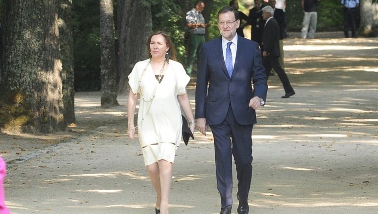 Mariano Rajoy y su mujer Elvira Fernández Balboa en la boda de Belén de Guindos y Gonzalo Diniz