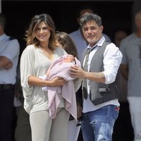 Alejandro Sanz y Raquel Perera presentan a su hija Alma