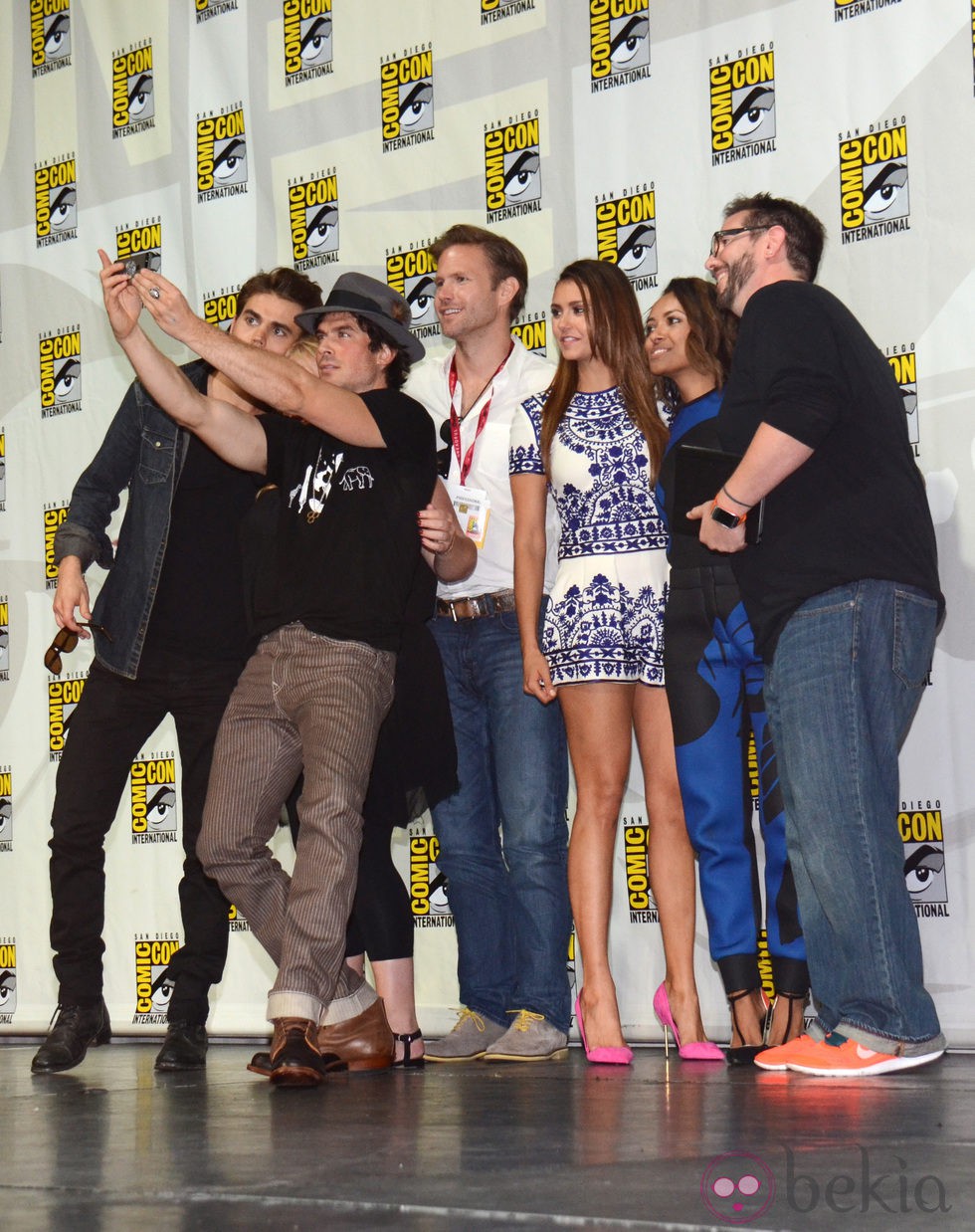 Paul Wesley, Ian Somerhalder, Matthew Davis, Nina Dobrev, Kat Graham y Damian Holbrook en la Comic-Con 2014