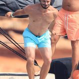 Carlos Felipe de Suecia a punto de tirarse al mar en Ibiza