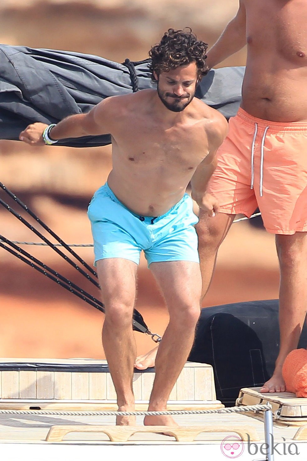Carlos Felipe de Suecia a punto de tirarse al mar en Ibiza