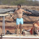 Carlos Felipe de Suecia luce torso desnudo en Ibiza
