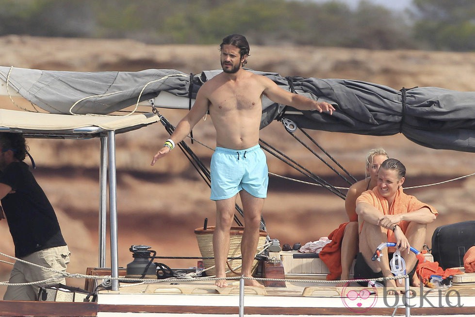 Carlos Felipe de Suecia luce torso desnudo en Ibiza