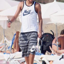 Neymar paseando por las playas de Ibiza
