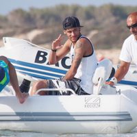 Neymar relajado durante sus vacaciones a Ibiza