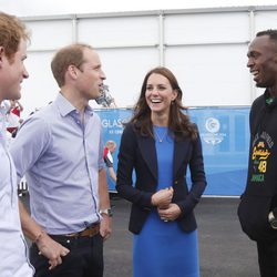 Los Duques de Cambridge y el Príncipe Harry con Usain Bolt en Glasgow