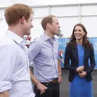 Los Duques de Cambridge y el Príncipe Harry con Usain Bolt en Glasgow