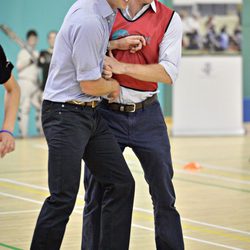 Los Príncipes Guillermo y Harry, rivales en un partido en los Juegos de la Commonwealth 2014