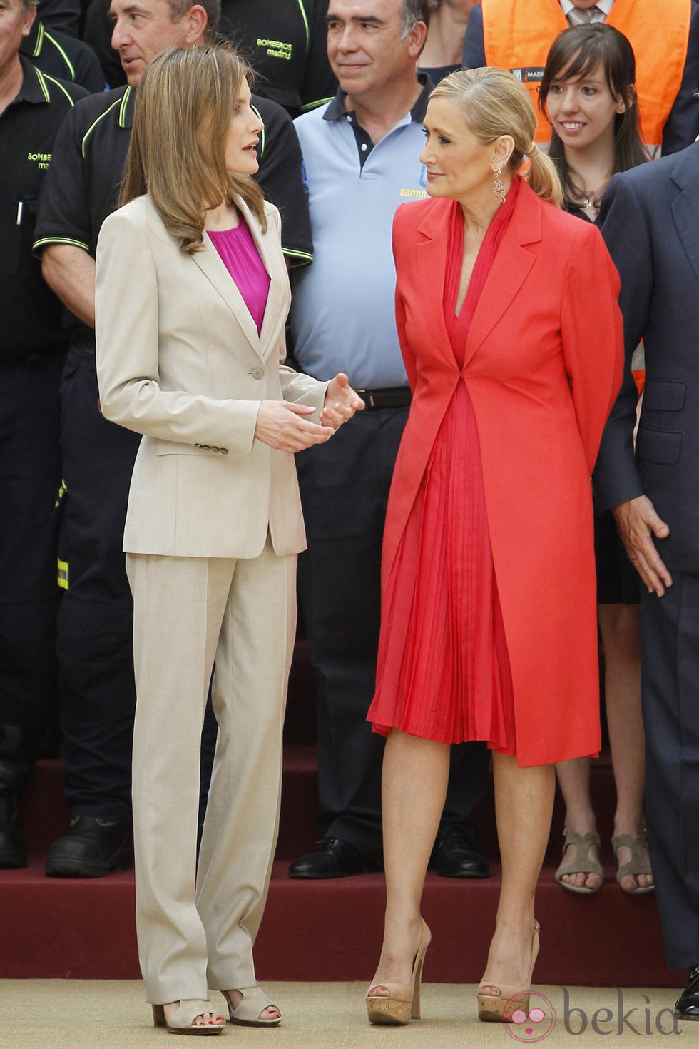 La Reina Letizia charla con Cristina Cifuentes en un acto oficial