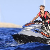 Justin Bieber en una moto acuática en Ibiza