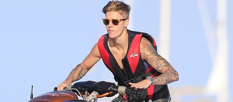 Justin Bieber en una moto acuática en Ibiza