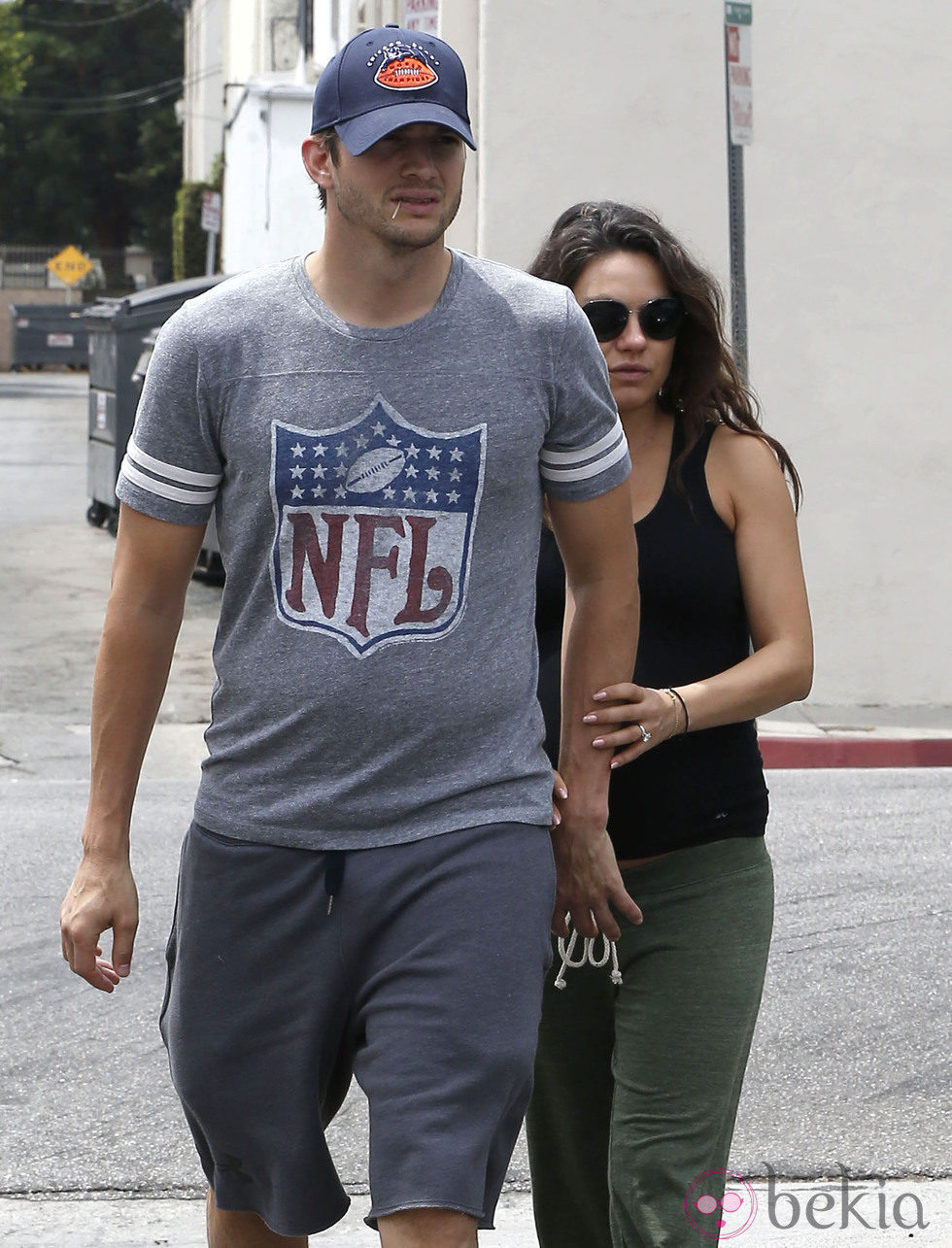 Ashton Kutcher y Mila Kunis de compras en Los Angeles