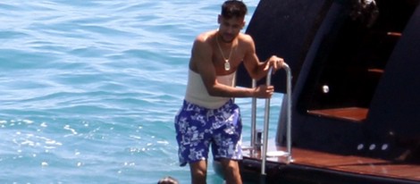 Neymar y sus amigos a bordo del barco Petardo en Ibiza