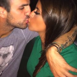 Cesc Fàbregas y Daniella Semaan se dan un beso tras su reencuentro