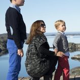La Princesa Mary de Dinamarca junto a sus hijos Christian y Vicente en Groenlandia