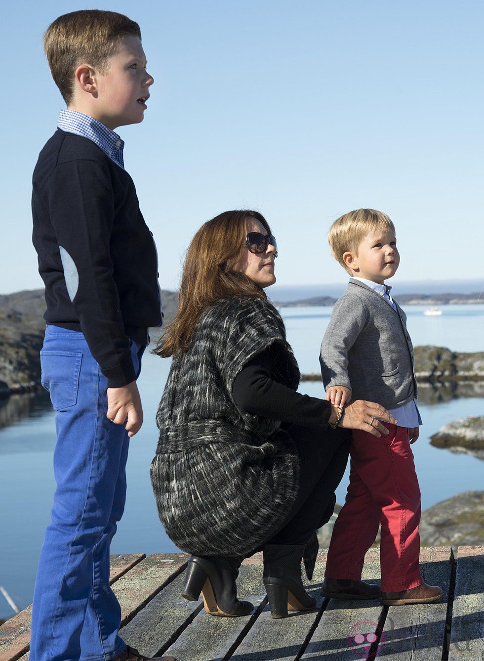 La Princesa Mary de Dinamarca junto a sus hijos Christian y Vicente en Groenlandia